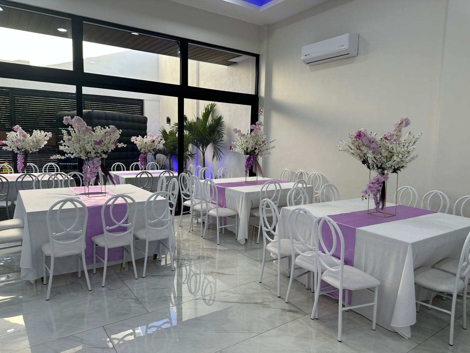 Salón montado para banquete